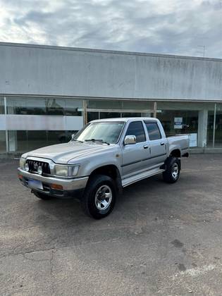 TOYOTA HILUX 3.0 SRV 4X2 CD 8V DIESEL 4P MANUAL TOYOTA HILUX 3.0 SRV 4X2 CD 8V DIESEL 4P MANUAL